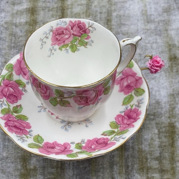 Vintage Queen Ann “Lady Alexander Rose” Teacup & Saucer. Bone China. - Picture 5 of 9